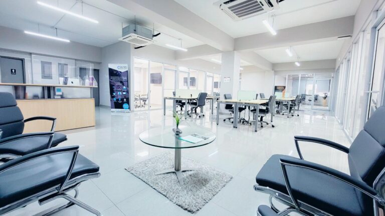cud--coworking-space--desk-01