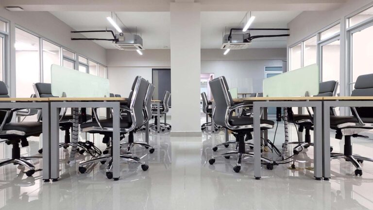 cud--coworking-space--desk-02